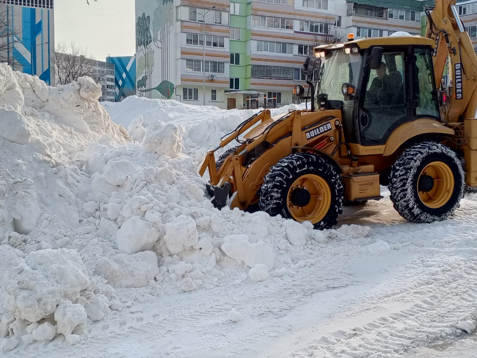 Камские Поляны очищают от снежных последствий зимы