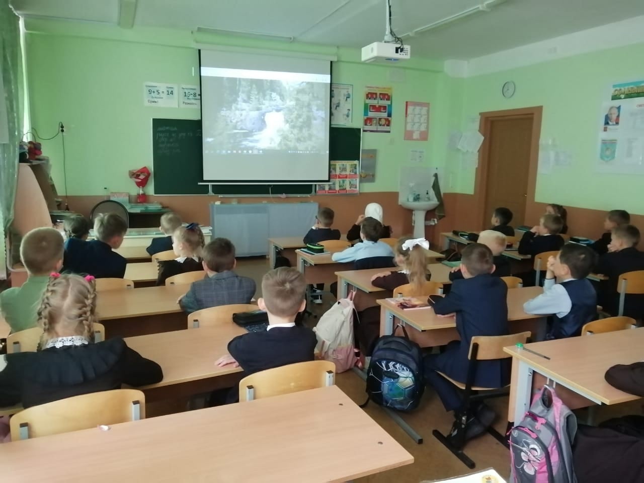 В камполянской школе № 1 прошёл традиционный урок «Разговор о важном» |  15.09.2023 | Нижнекамск - БезФормата