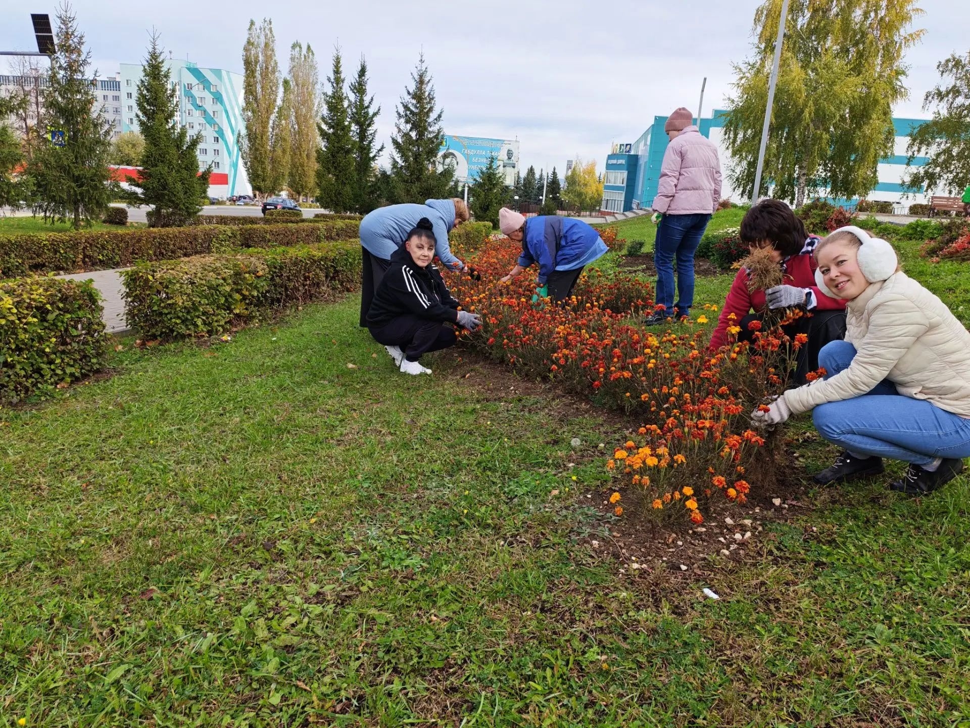 коллектив культурного центра «Чулман-Су» дружно вышел на субботник
