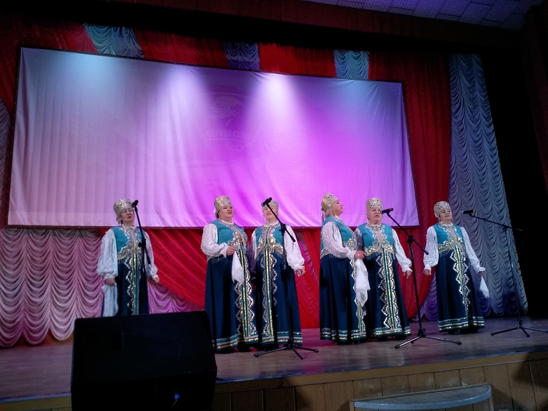 Фоторепортаж с районного фестиваля патриотической комсомольской песни