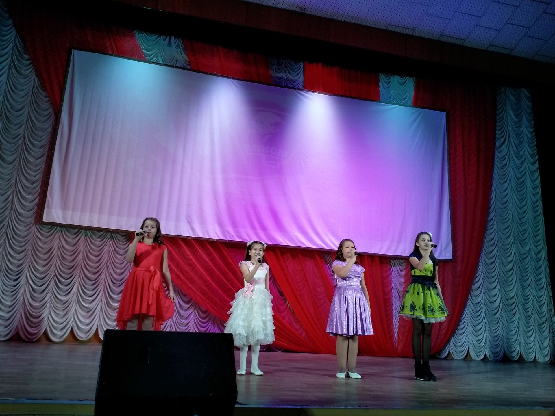 Фоторепортаж с районного фестиваля патриотической комсомольской песни
