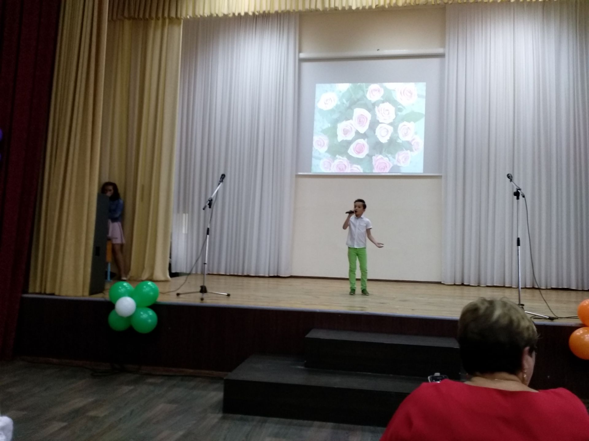 В День учителя в Камскополянской школе №2 прошел день самоуправления и праздничный концерт