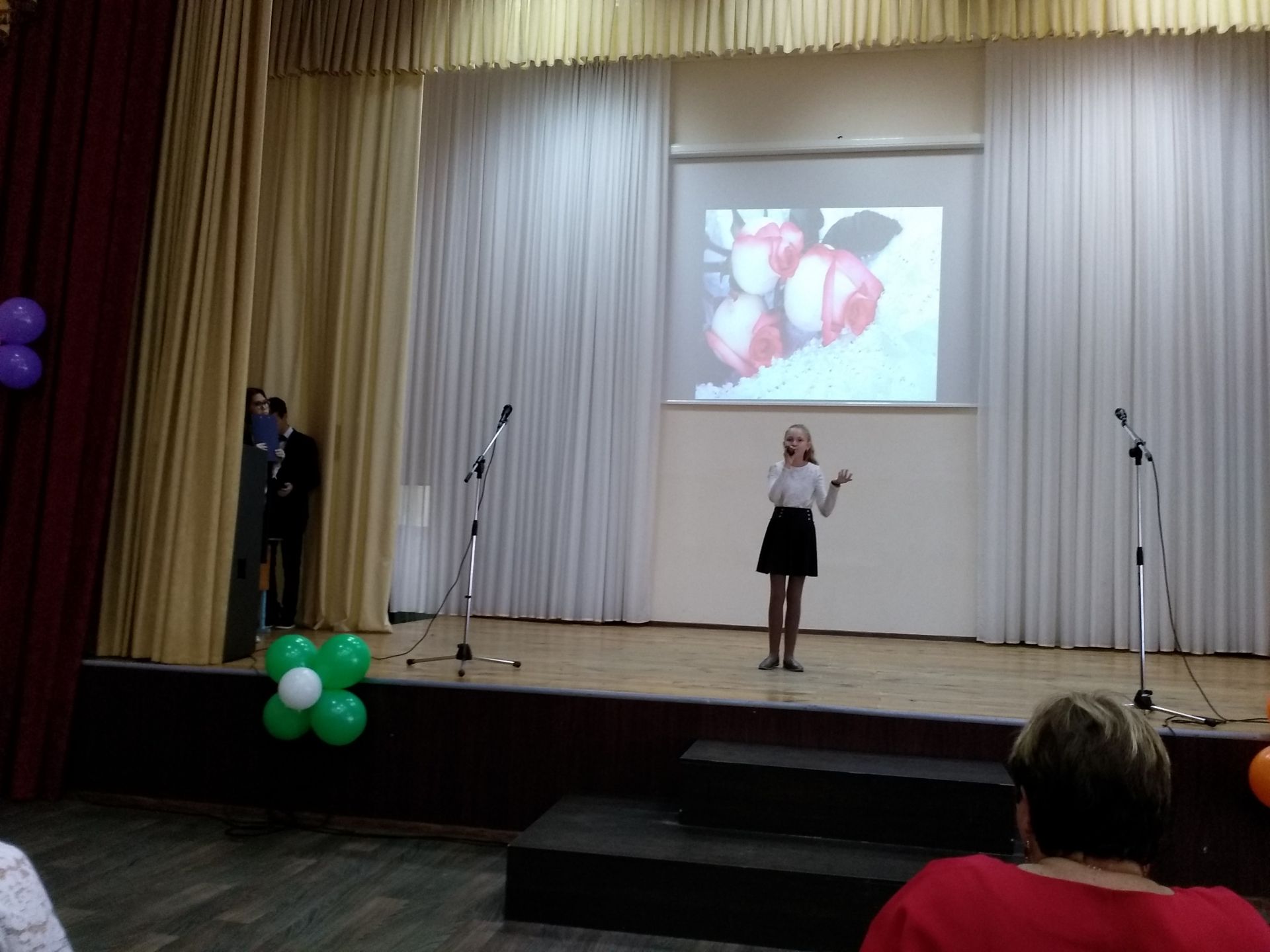 В День учителя в Камскополянской школе №2 прошел день самоуправления и праздничный концерт