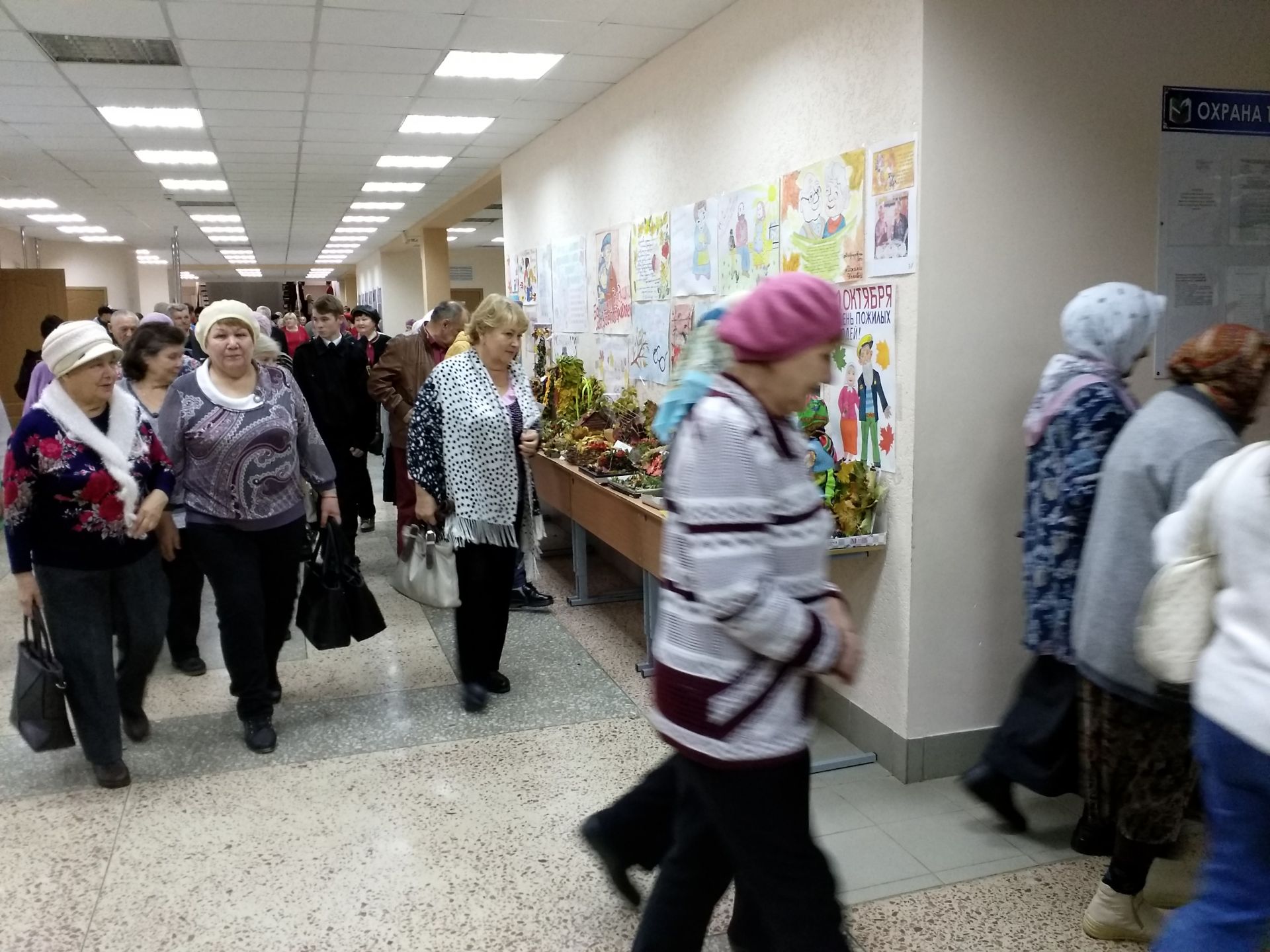 В Камских Полянах в школе №1 состоялся праздничный концерт, посвященный Международному Дню пожилого человека + ФОТОРЕПОРТАЖ