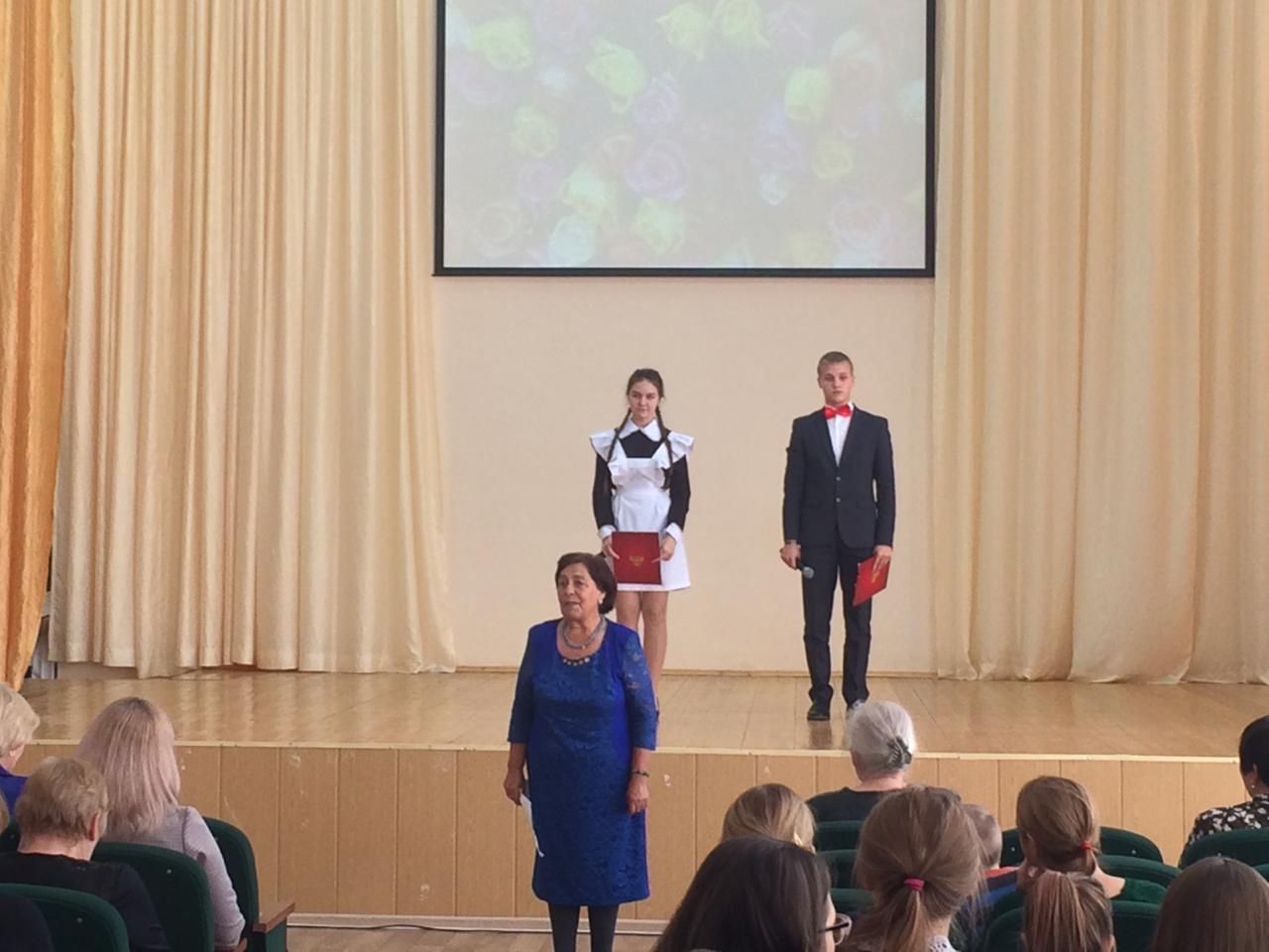 Сегодня в Камских Полянах в школе №1 состоялся праздничный концерт, посвященный Дню учителя