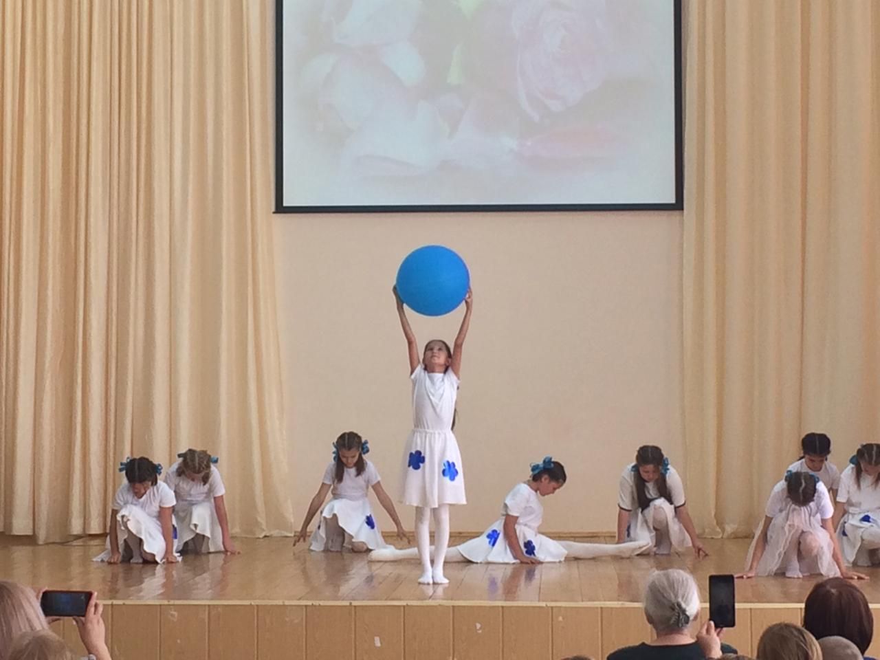 Сегодня в Камских Полянах в школе №1 состоялся праздничный концерт, посвященный Дню учителя