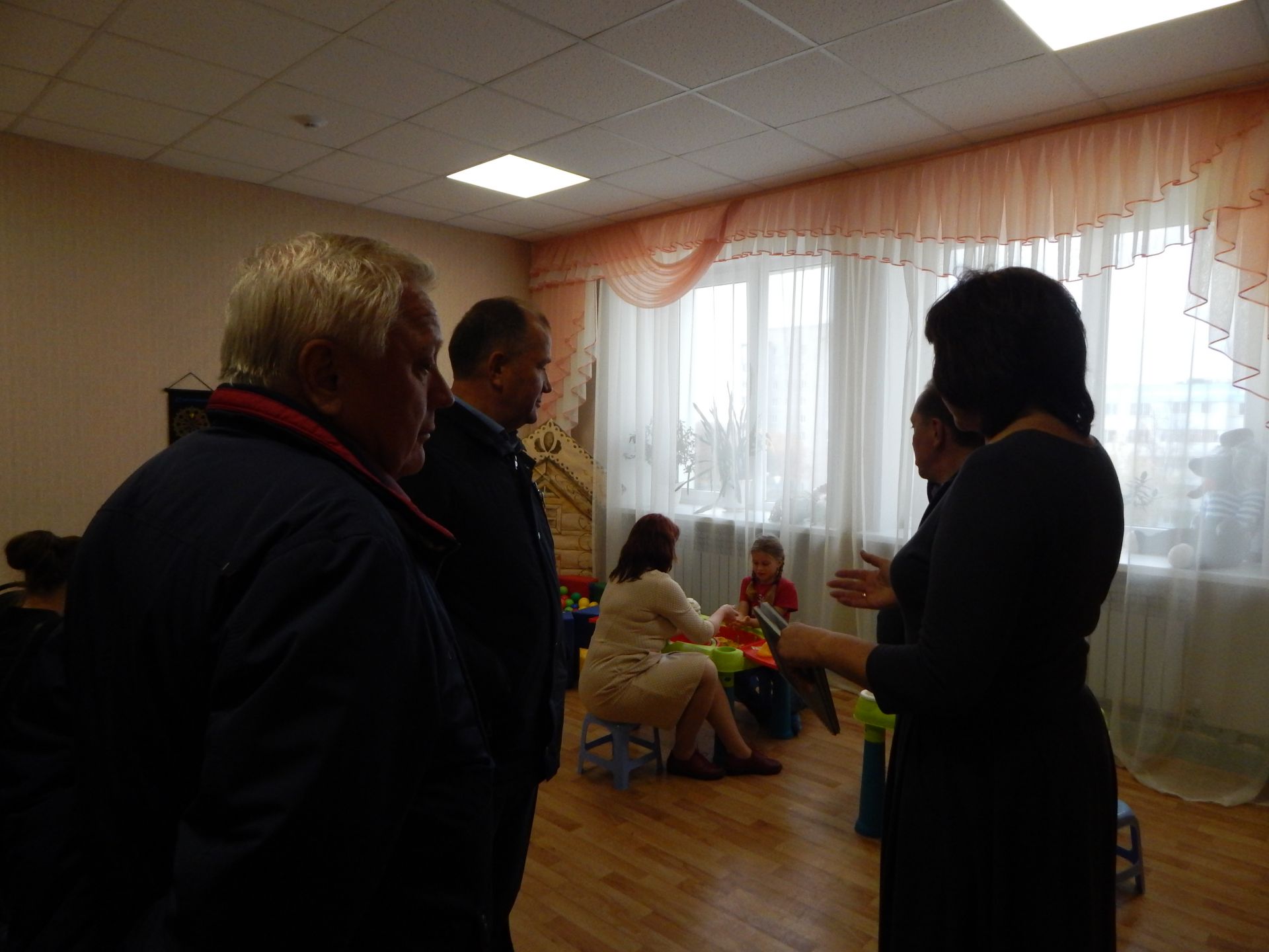 Камские Поляны 4 октября посетила рабочая группа под руководством Главы Нижнекамского муниципального района Айдара Метшина