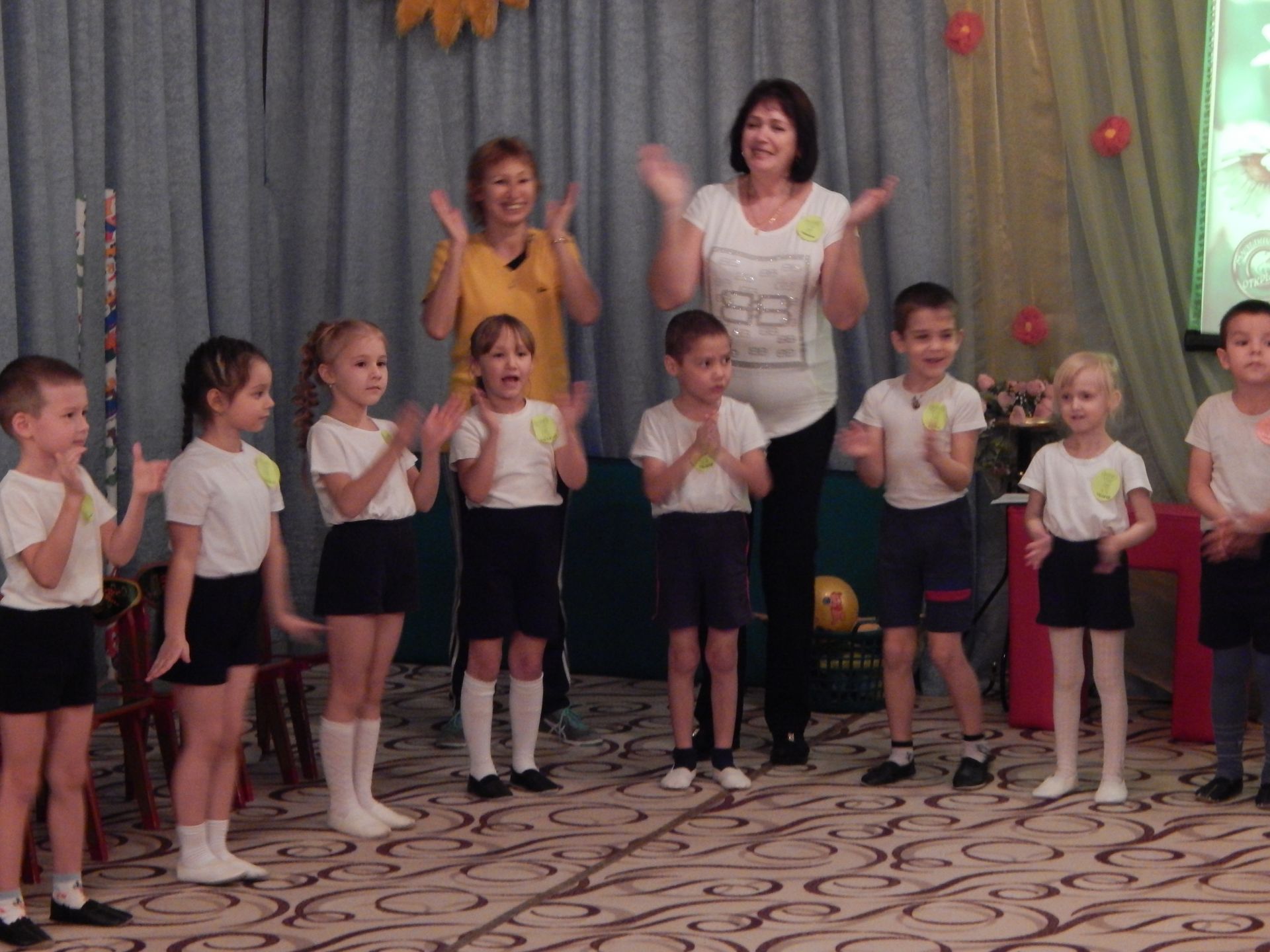 Воспитанники Камскополянского детского сада "Айгуль" посоревновались в веселой эстафете, посвященной Дню матери + ФОТОРЕПОРТАЖ