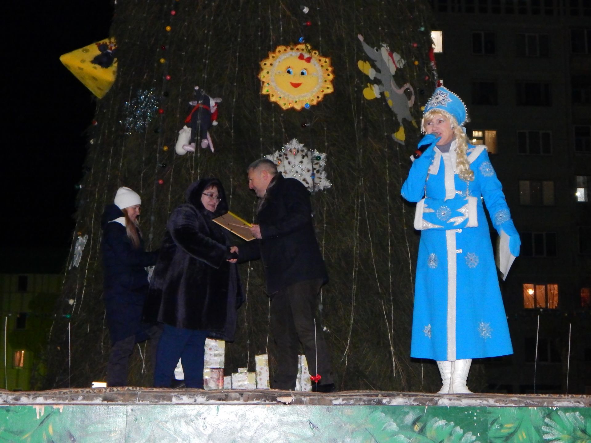 В Камских Полянах в торжественной обстановке состоялось открытие городской Елки (ФОТОРЕПОРТАЖ)