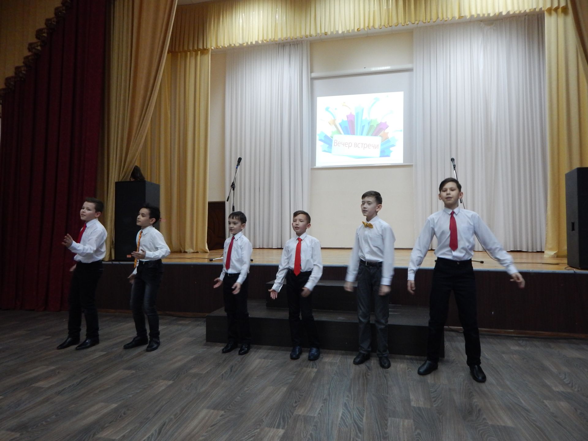 В Камскополянской школе №2 состоялась встреча выпускников