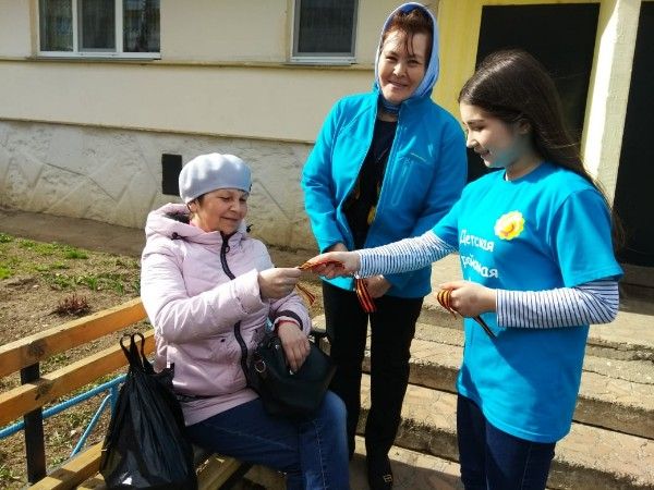 Камполянской Детской районной Думы был дан старт традиционной акции "Георгиевская ленточка"