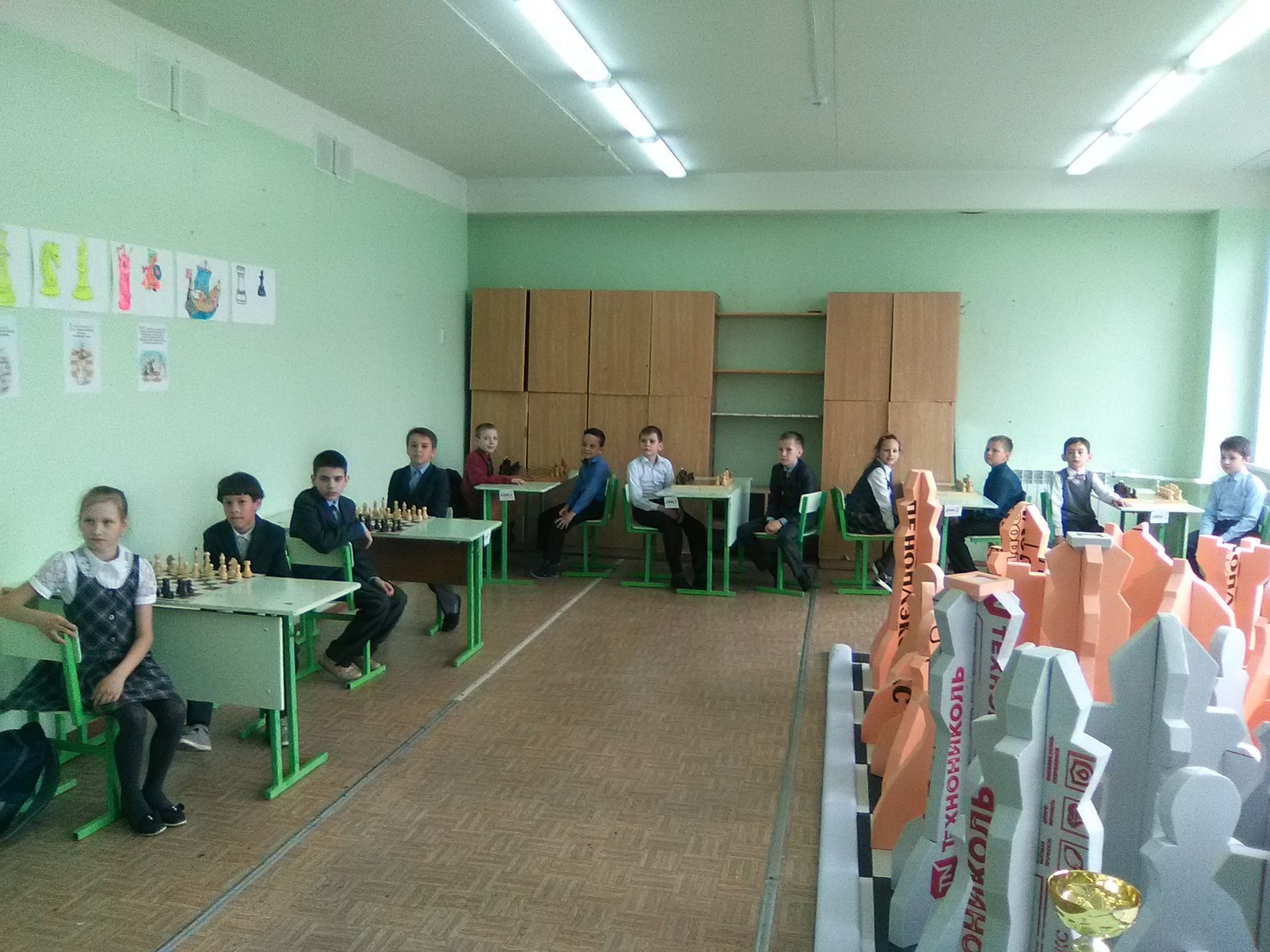 Молодежный центр «Алан» провел шахматный турнир среди учащихся школ Камских Полян