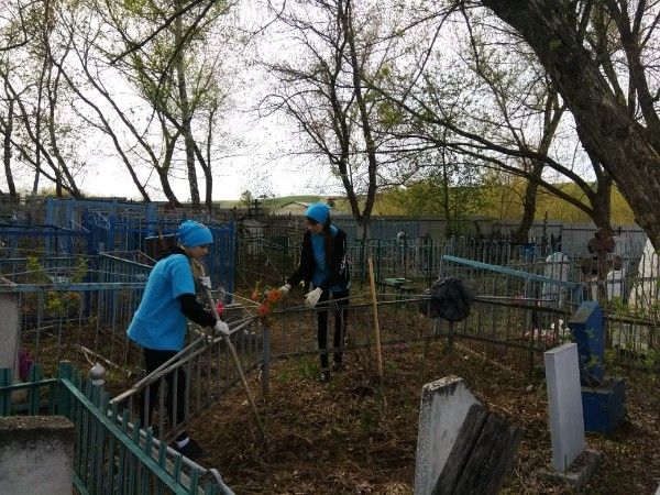 Камполянские активисты ДРД привели в порядок места захоронения ветеранов ВОВ