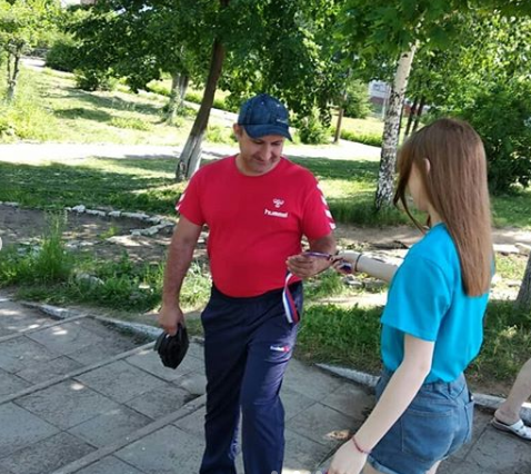 Активисты Детской районной Думы поздравили жителей Камских Полян с Днём России
