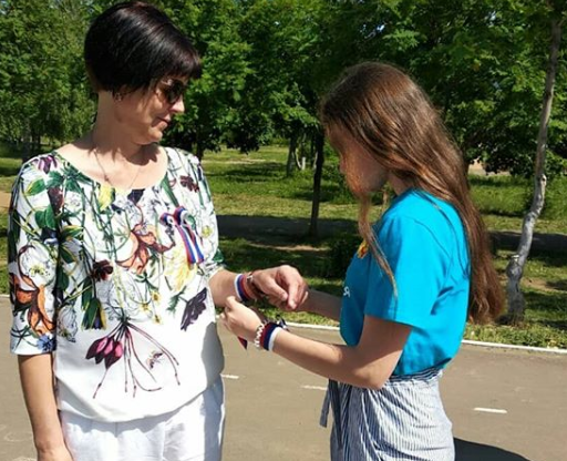 Активисты Детской районной Думы поздравили жителей Камских Полян с Днём России
