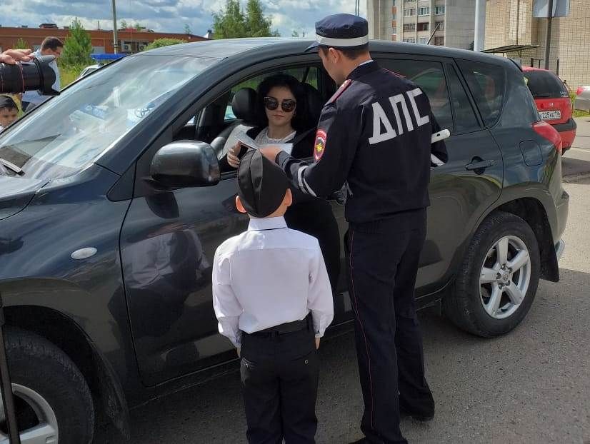 В Татарстане дети провели ликбез для водителей и призвали перевозить маленьких пассажиров в детских автокреслах