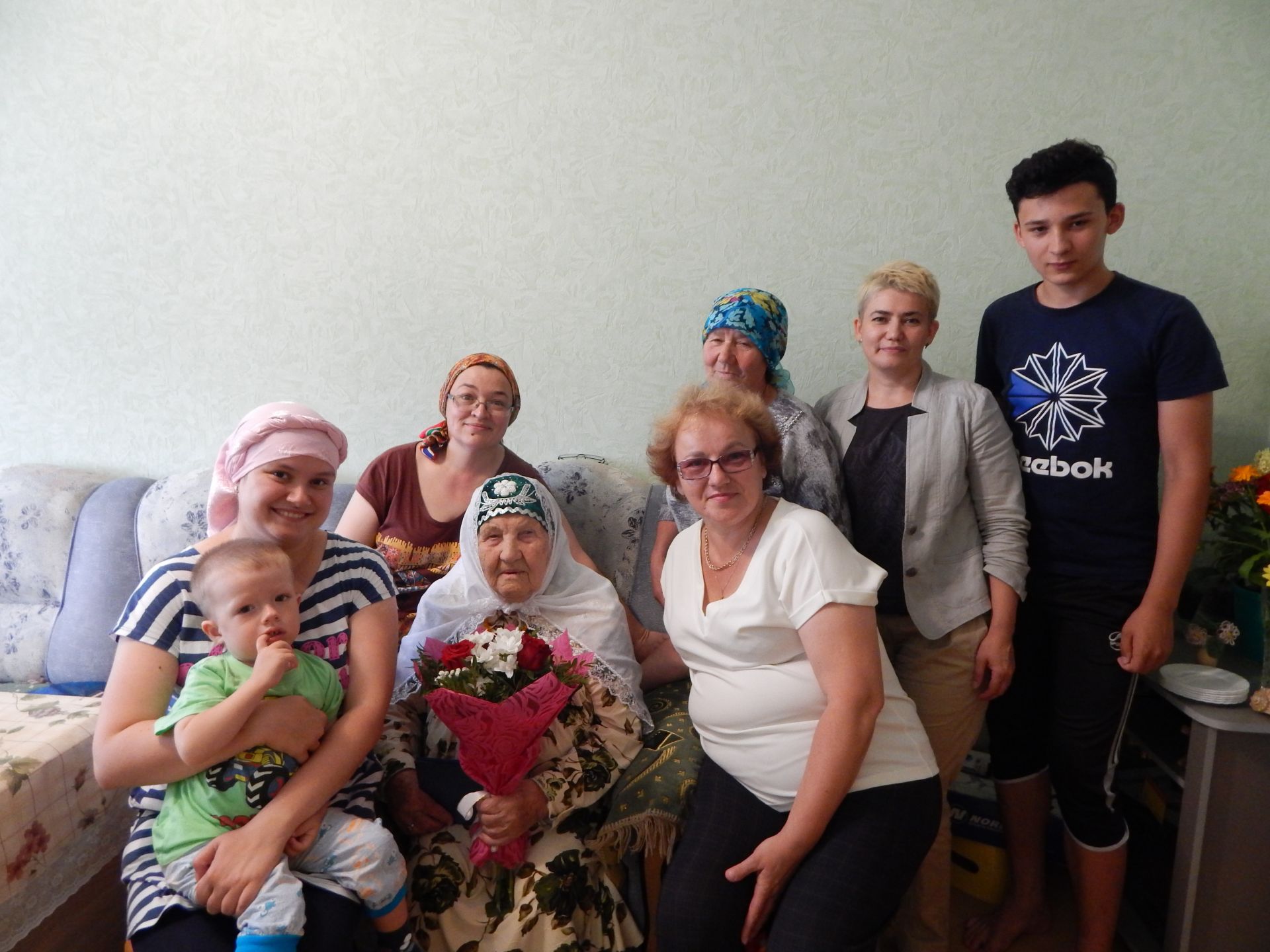 Жительница Камских Полян, труженица тыла Миннебика Мирзаевна Муртазина отметила 95-летний юбилей