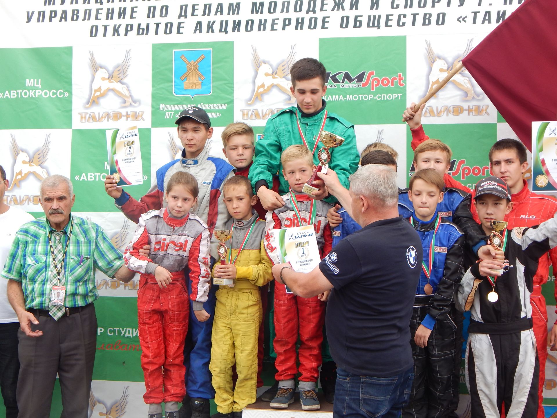 В минувшие выходные в Камских Полянах состоялись Республиканские соревнования по автокроссу среди детей на кубок ТАИФ-НК по картингу, приуроченные 37-летию Камских Полян