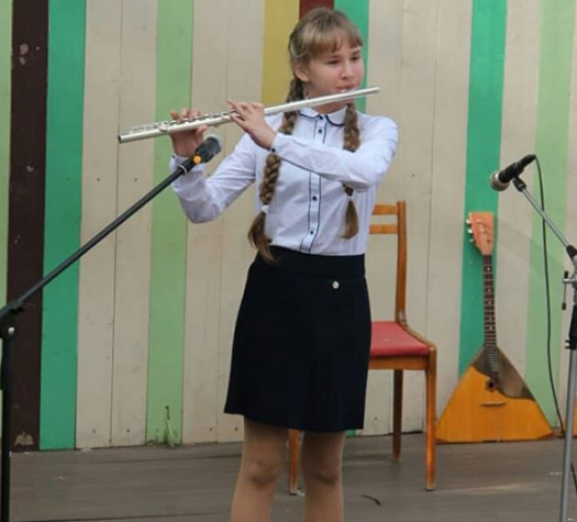 В Камских Полянах прошла торжественная линейка для учащихся и родителей музыкальной школы