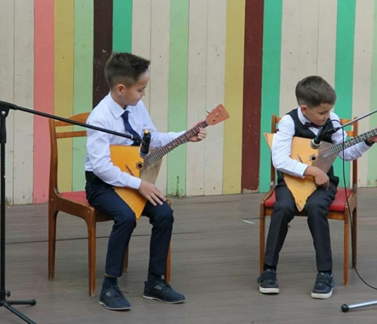 В Камских Полянах прошла торжественная линейка для учащихся и родителей музыкальной школы