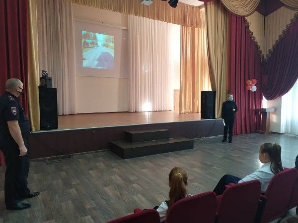 В камполянских школах состоялась встреча учащихся начальных классов с сотрудниками ГИБДД