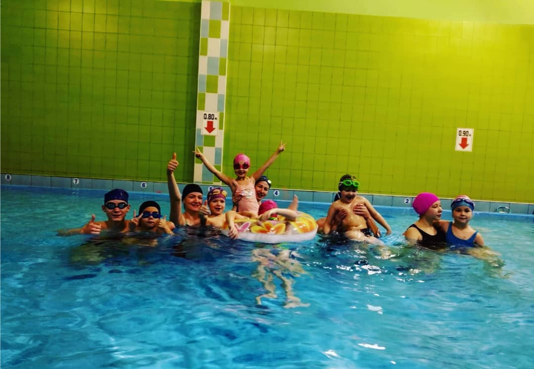 В Камских Полянах состоялись соревнования «Папа, мама, я - умеет плавать вся семья»