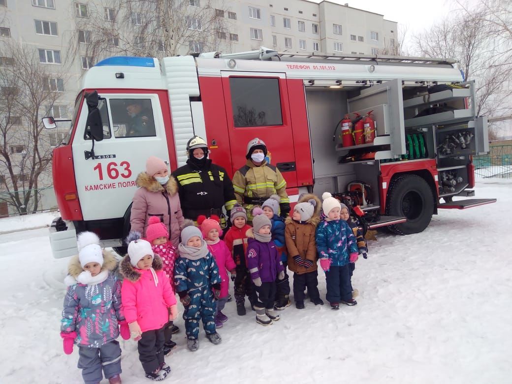 Сегодня свой профессиональный праздник отмечают спасатели пожарной части № 163