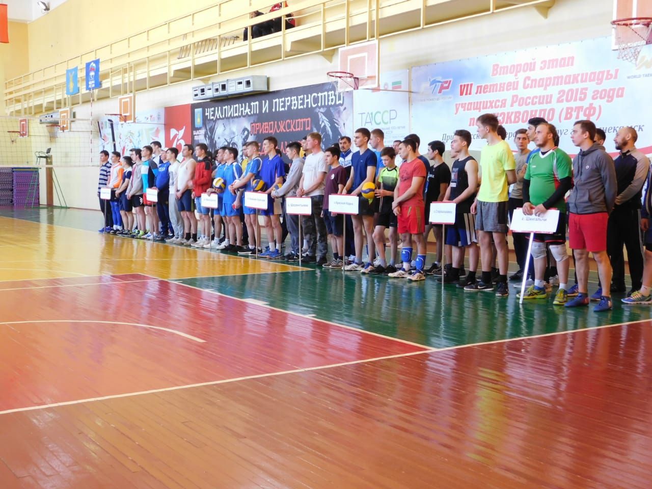 В Камполянском спортивном комплексе состоялся IX юношеский турнир по волейболу