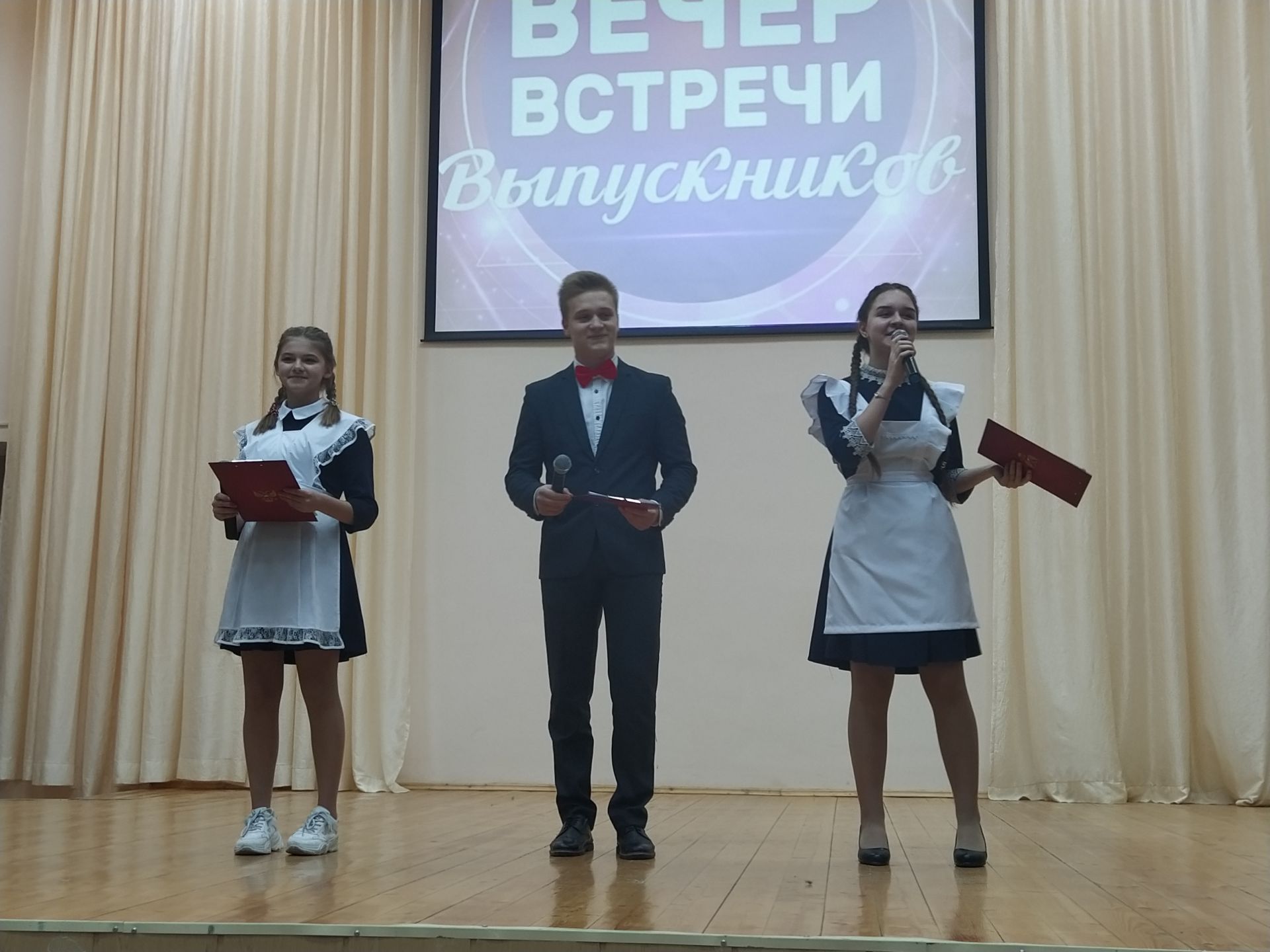 В Камских Полянах в школе №1 состоялся вечер встречи выпускников + ФОТОРЕПОРТАЖ