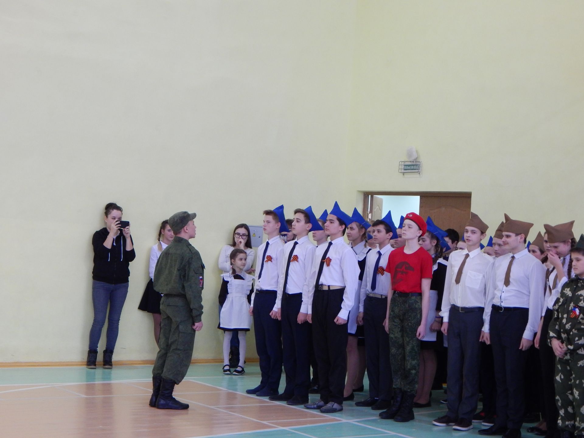 В Камскополянской школе №1 завершились отборочные школьные этапы конкурса смотра строя и песни (ФОТОРЕПОРТАЖ)