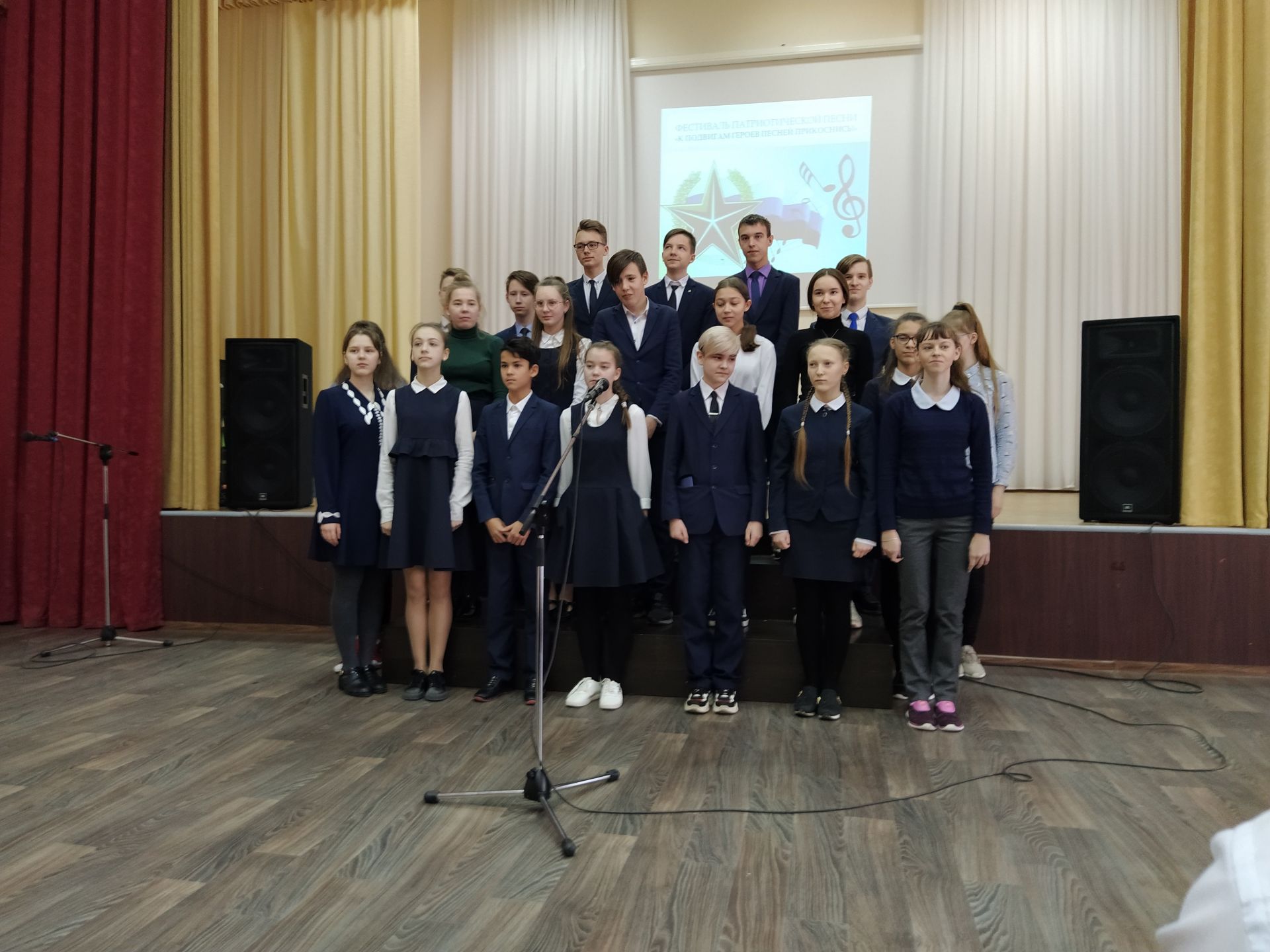 В Камполянской школе №2 состоялся школьный фестиваль патриотической песни + ФОТОРЕПОРТАЖ