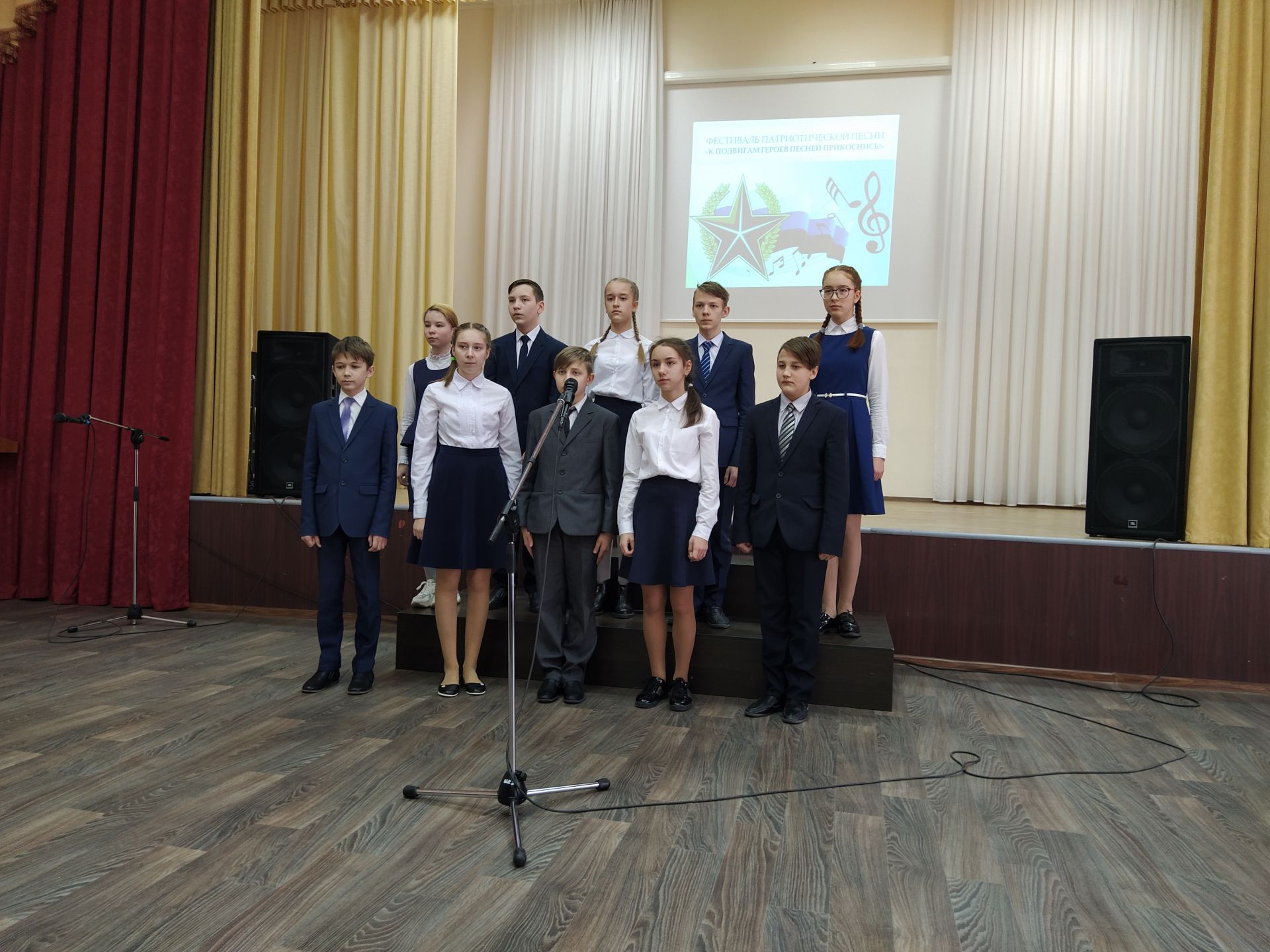 В Камполянской школе №2 состоялся школьный фестиваль патриотической песни + ФОТОРЕПОРТАЖ