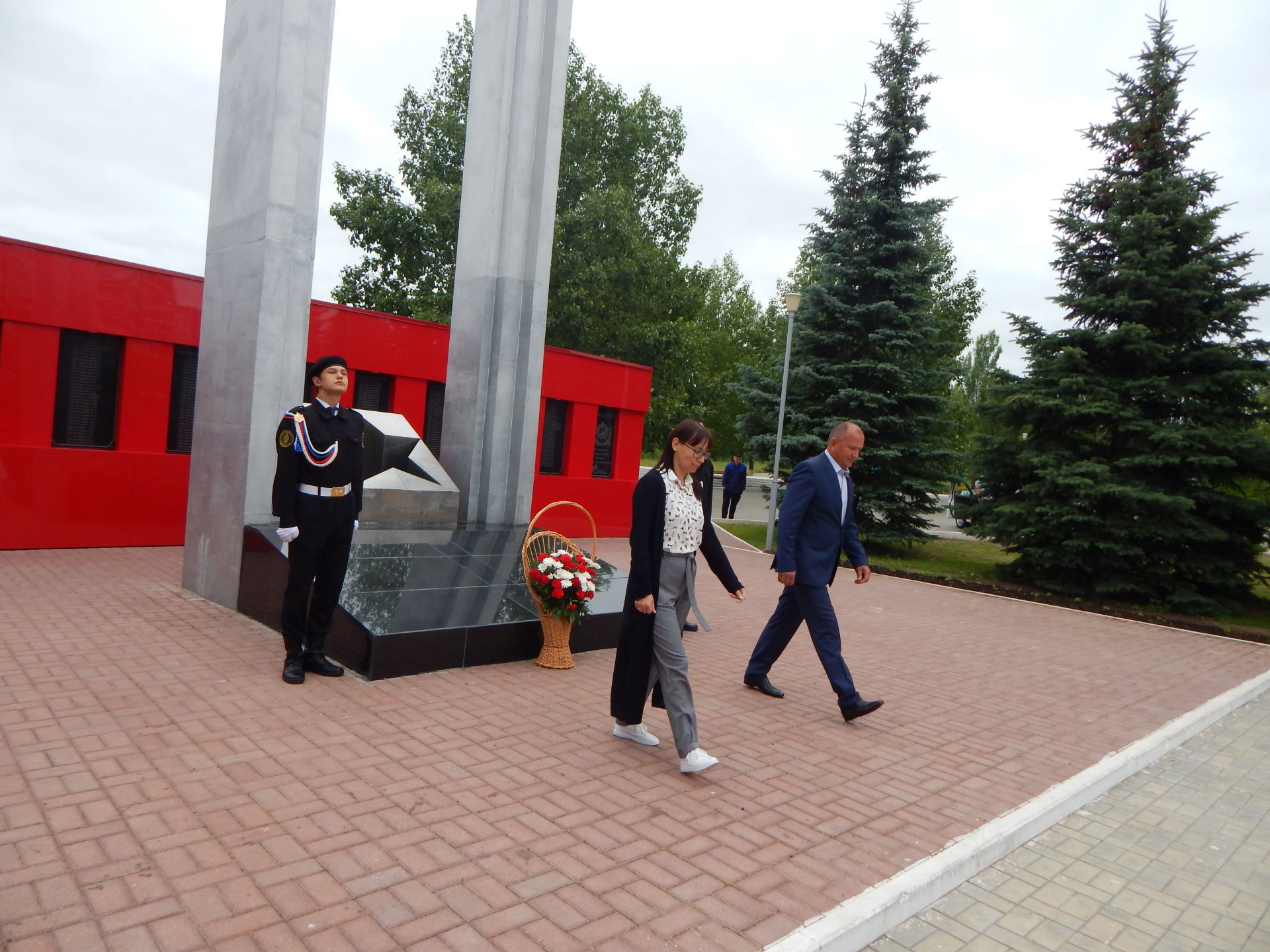В Камских Полянах у монумента Победы состоялось возложение цветов + ФОТОРЕПОРТАЖ