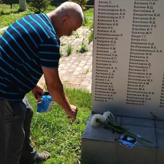 Житель Камских Полян проехал тысячи километров, чтобы почтить память родственников