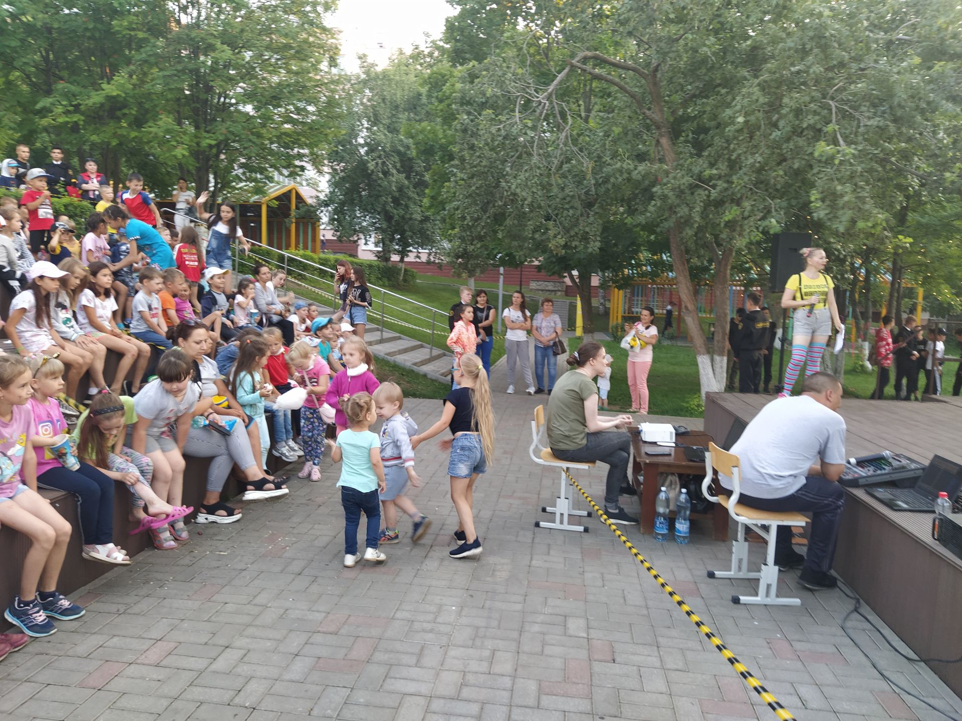 В сквере «Молодежный» Камских Полян состоялся фестиваль уличного кино