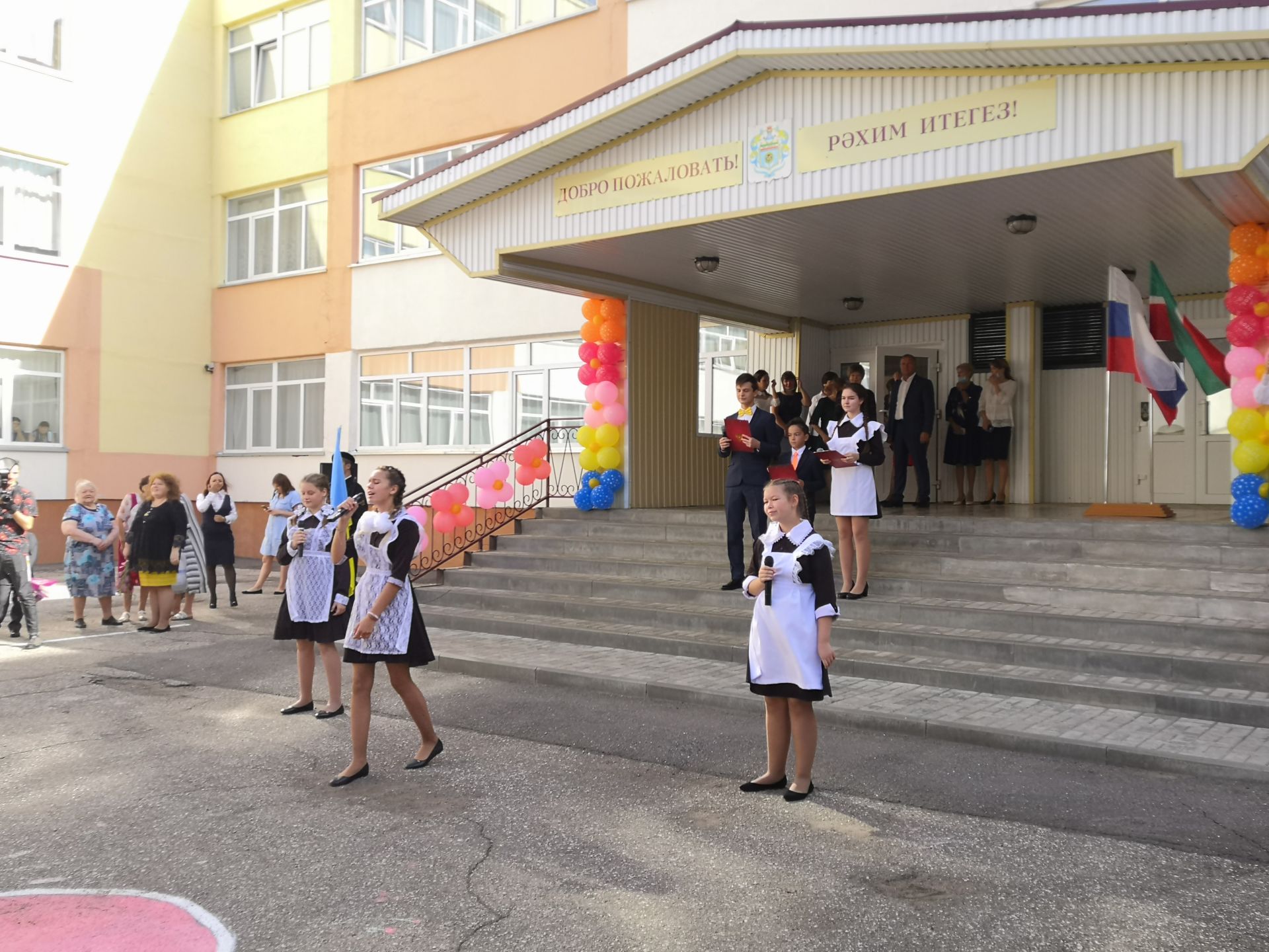 В Камских Полянах в школе №1 состоялась торжественная линейка