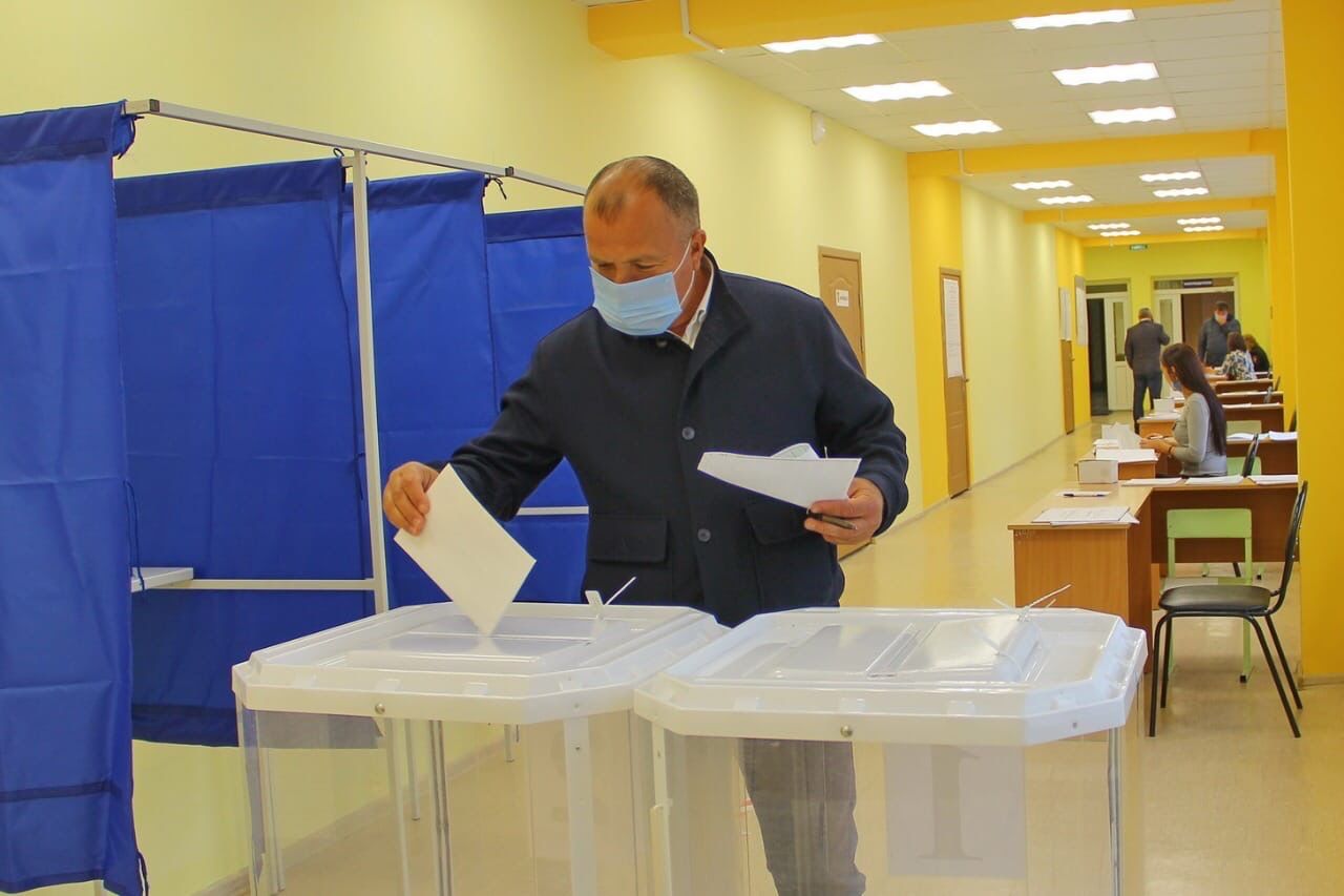 Выборы-2020 в Камских Полянах: термометрия, кабинки без шторок, вакцинация и сельскохозяйственные ярмарки