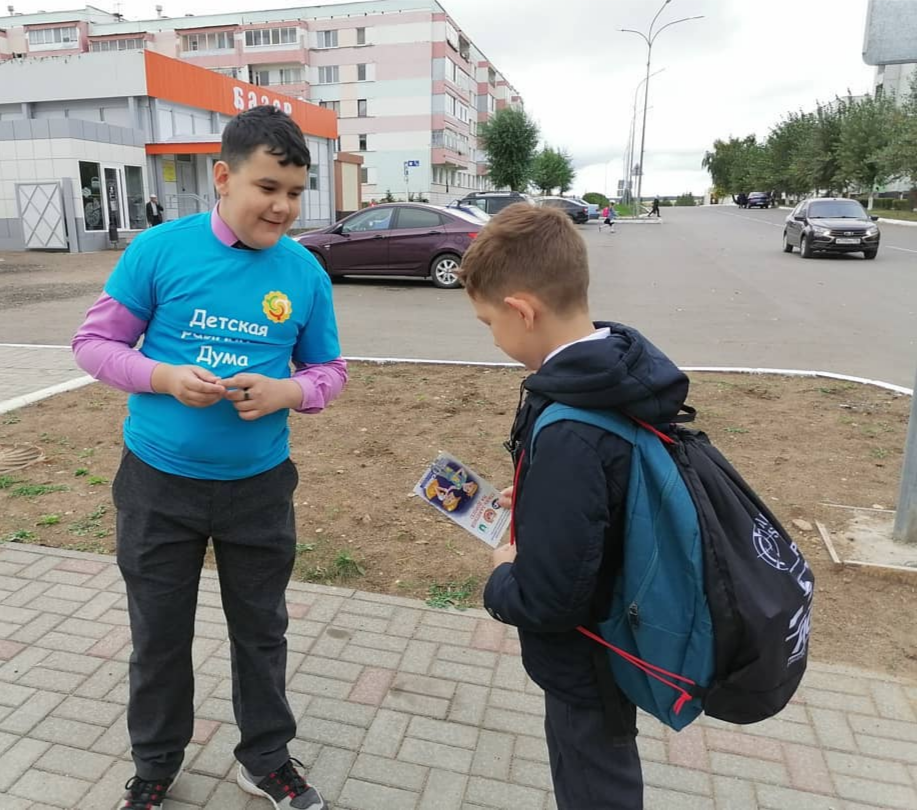 Камполянские активисты дали старт акции «Помоги первокласснику безопасно прийти в школу»