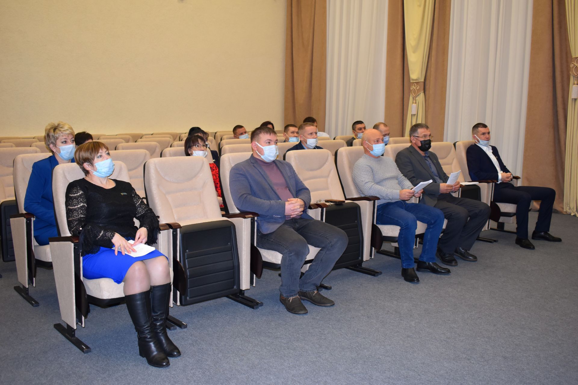 В Камских Полянах прошла сессия совета муниципального образования