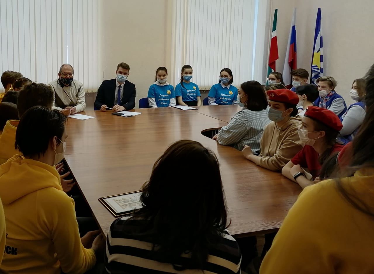 Детская районная Дума Камских Полян встретилась с активистами детских общественных организаций