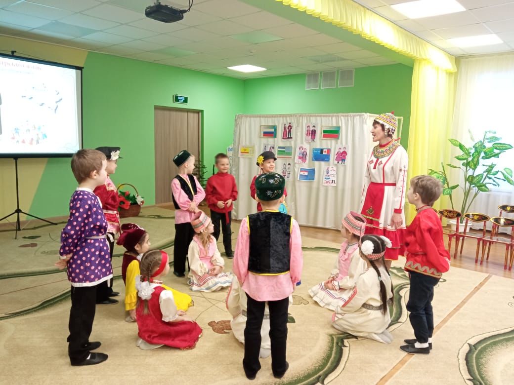 В одном из детских садов Камских Полян состоялось игровое занятие – «Язык родной, ты всегда со мной»