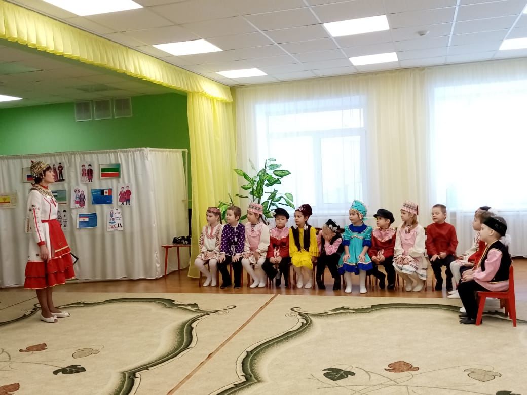 В одном из детских садов Камских Полян состоялось игровое занятие – «Язык родной, ты всегда со мной»