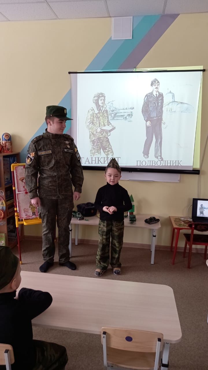 В преддверии праздника в камполянском детском саду побывал бывший военнослужащий