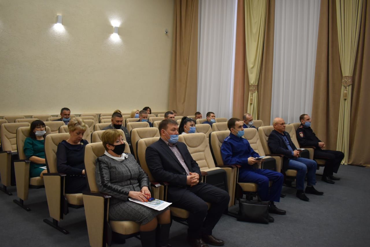 В Камских Полянах состоялась шестая сессия Совета муниципального образования