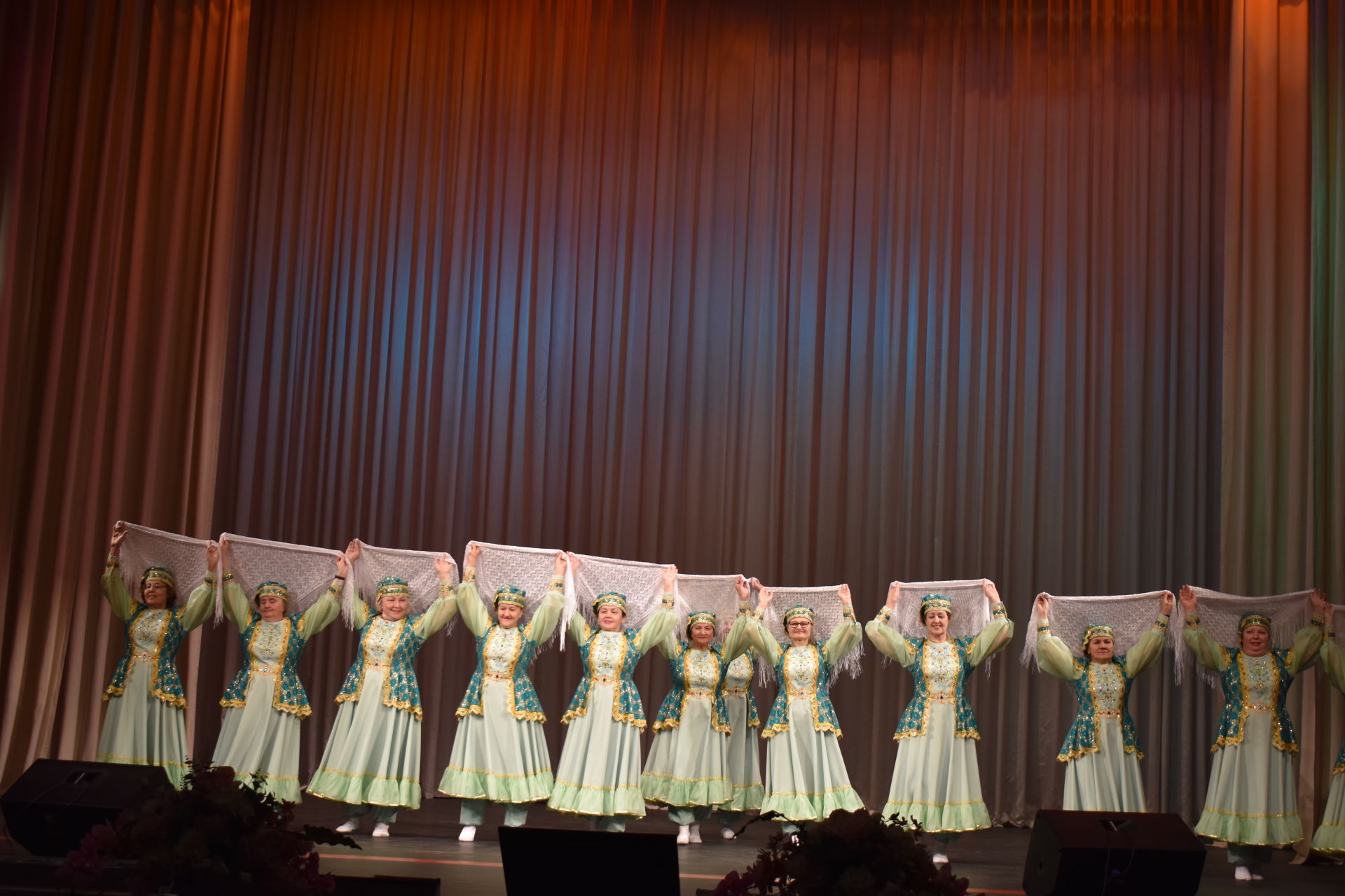 Камполянские коллективы достойно выступили на фестивале-конкурсе «Лейся, песня, на просторе...»
