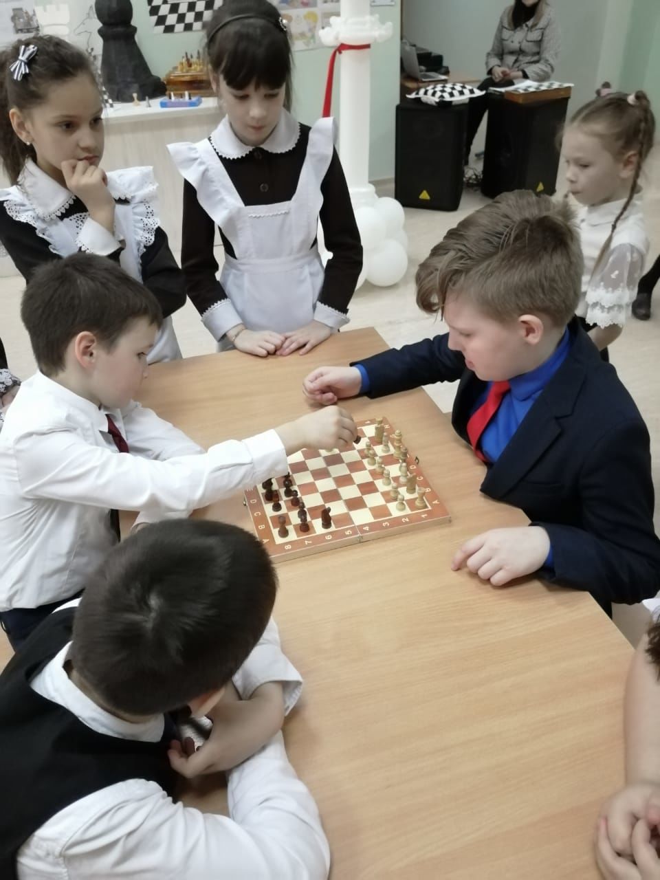 В камполянской школе №1 состоялось торжественное открытие шахматной зоны