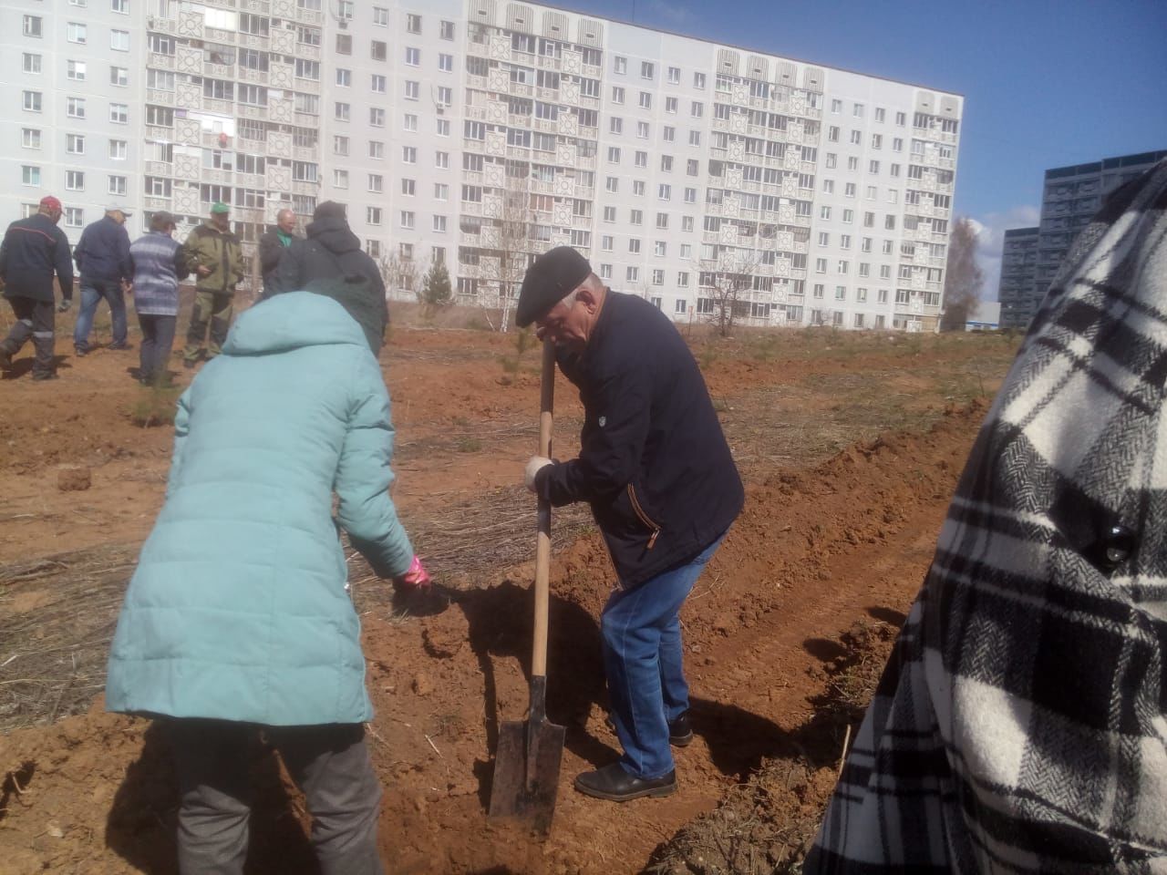 Всероссийская акция «Сад памяти» в Камских Полянах продолжается