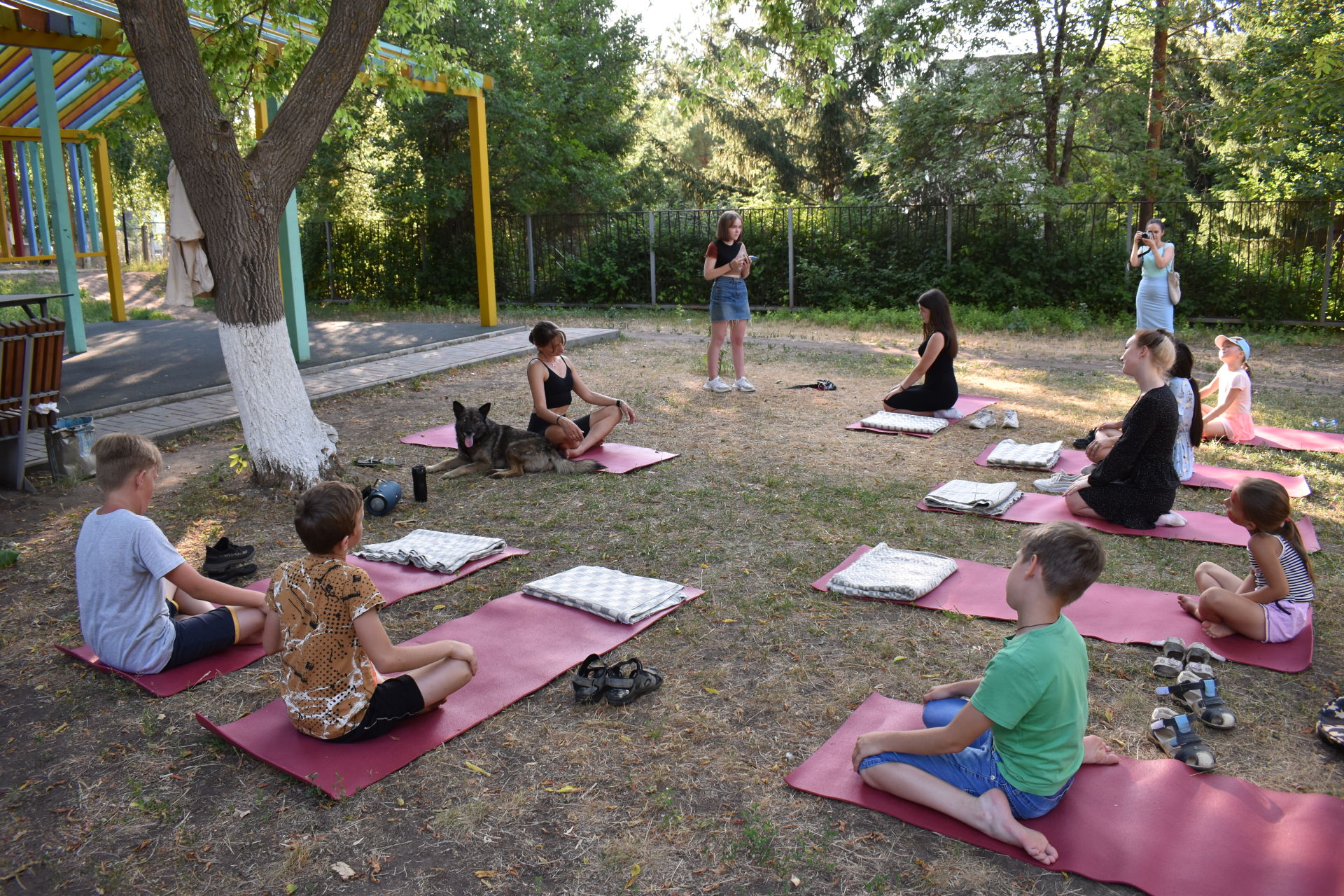 В Камских Полянах в День Молодежи была йога и зумба на свежем воздухе