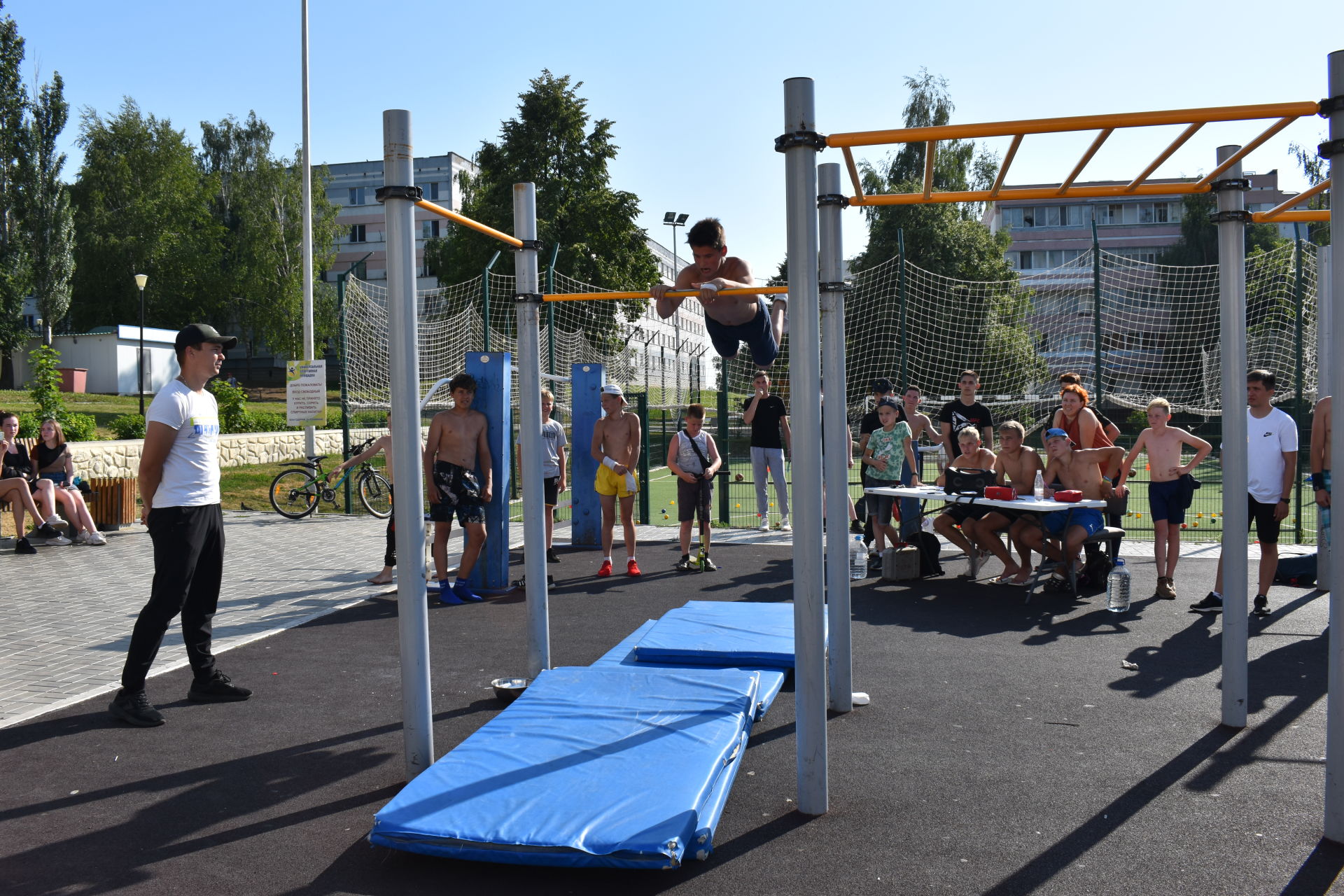 В Камских Полянах в День Молодежи состоялись соревнования по уличной гимнастике "Street Workout"