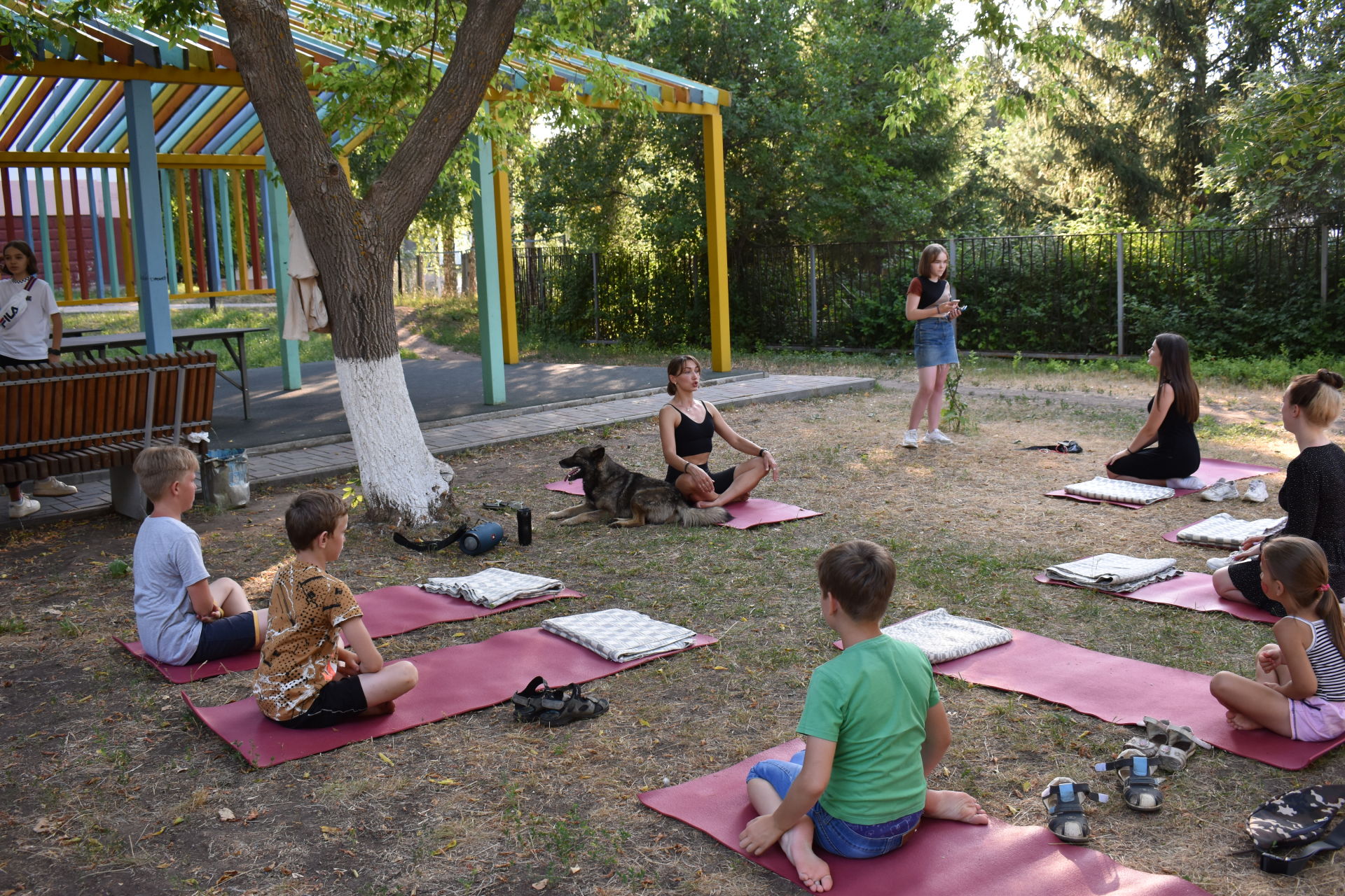 В Камских Полянах в День Молодежи была йога и зумба на свежем воздухе